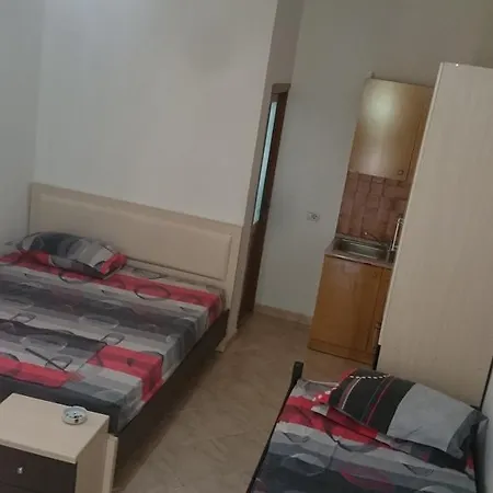 Garden Vila Golem (Tirana)