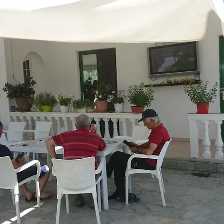 Garden Vila Gasthof Golem (Tirana)